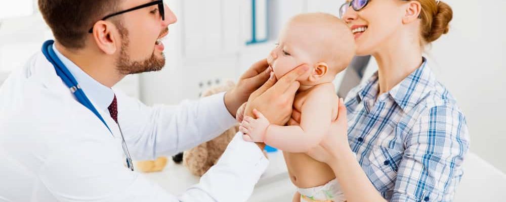 Niños con frenos de lengua: causas, signos y formas de cuidar a los niños