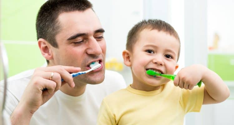 Caries dentales en niños: causas, signos y tratamiento