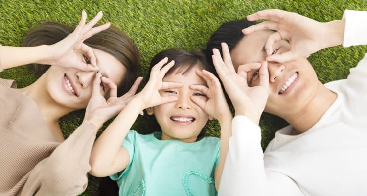 Schließen Sie sich Small Teeth, Small Teeth Mother an, um schlechte Mundhygienegewohnheiten zu beseitigen