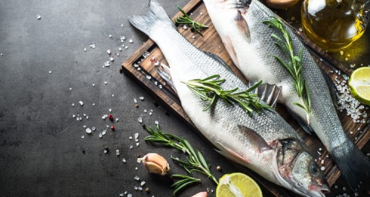 Le donne incinte mangiano pesce durante la gravidanza: dovrebbe o no?