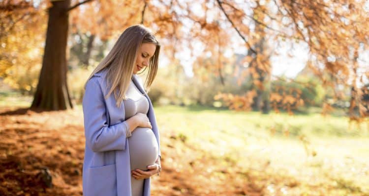 Schwangerer Bauch aufgebläht: Anzeichen dafür, dass sich die Zeit der Wehen nähert