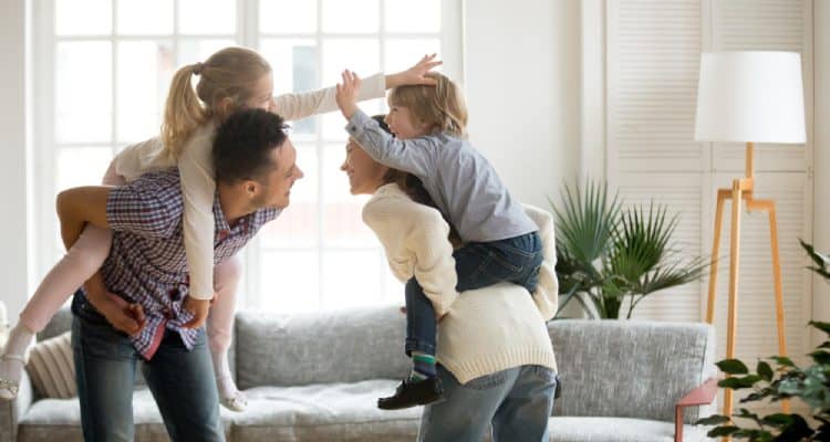 In che modo i bambini amano i loro fratelli e sorelle?