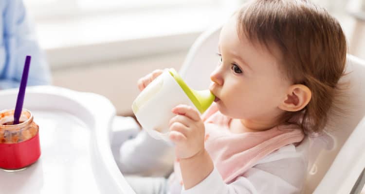 Nützliche Erfahrung bei der Verwendung eines Babytrinkbechers