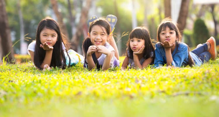 Sind kleine Kinder, die mit Bandwürmern von Schweinen infiziert sind, gefährlich?