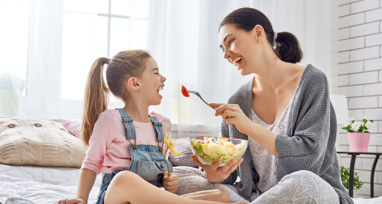 Pflege und Vorbeugung von allergischer Rhinitis bei Kindern zu Hause