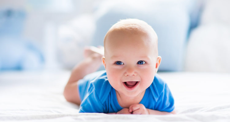 Ist das Fallenlassen von Büffeln auf den Kopf eines Neugeborenen aufgrund der schlechten Hygiene der Mutter?