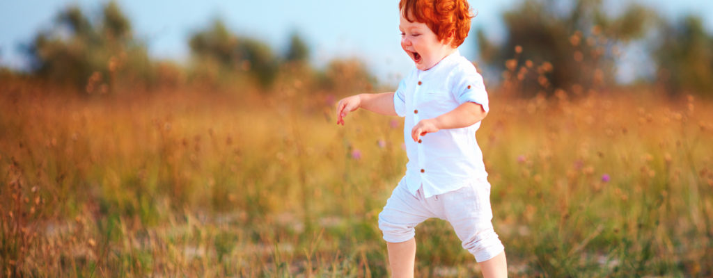 5 reasons why parents should let their children go barefoot