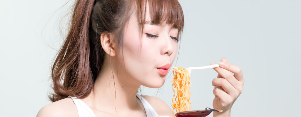 Is it safe for pregnant women to eat instant noodles?