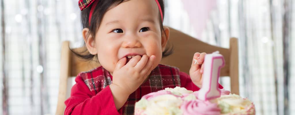 Bieten Sie ein Babybett an, um einen neuen Wendepunkt im Leben Ihres Kindes zu markieren