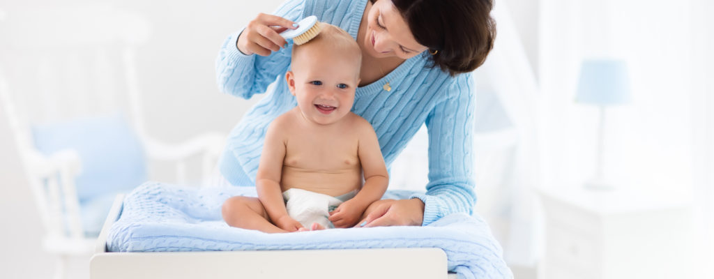 5 consigli per aiutare i capelli del tuo bambino a crescere più velocemente per renderli spessi e lucenti