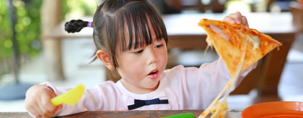 Detecta 10 efectos nocivos de la comida rápida para niños pequeños