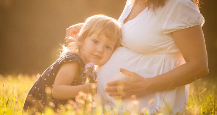 Fetus mit geringem Gewicht macht schwangeren Müttern Sorgen