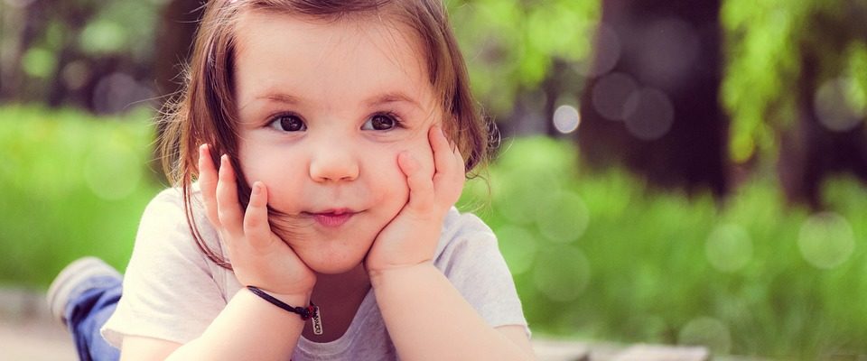 Enseñar letras, números, clasificar formas y colores para niños de dos años