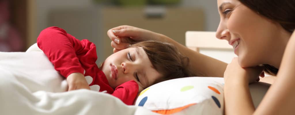 لماذا الحصول على قسط كافٍ من النوم يساعد في زيادة الطول عند الأطفال؟