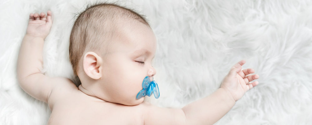 Should the baby suck a pacifier when sleeping?