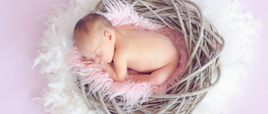 10 reasons why babies wake up at midnight