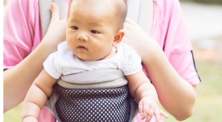 5 things parents need to know to carry babies safely and properly