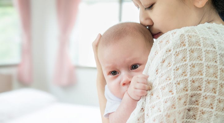 Trattamento di flatulenza nei bambini con 5 modi efficaci di seguito