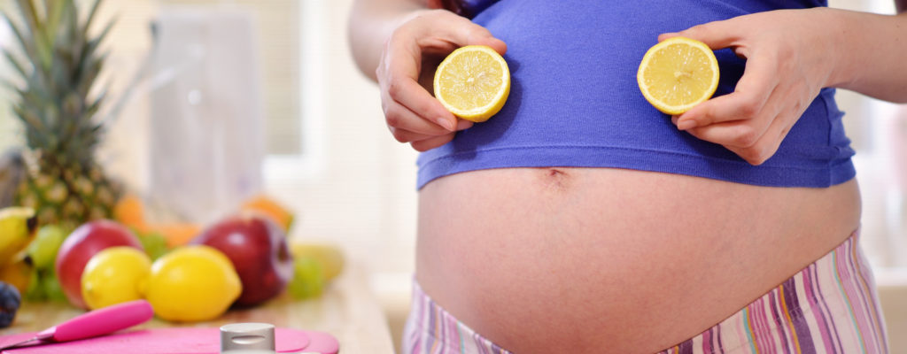 임산부에게 레몬 즙을 마시는 것이 좋을까요? 7 가지 혜택