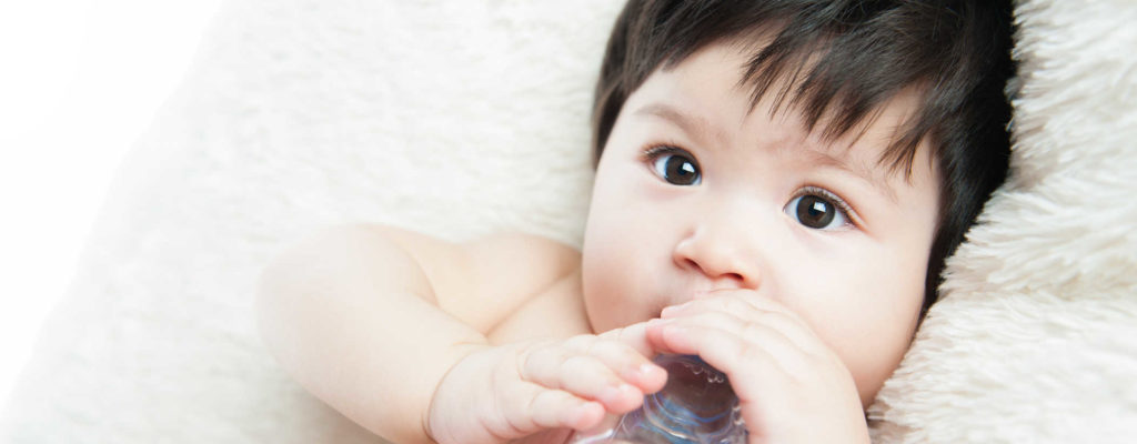 8 ways to practice bottle feeding