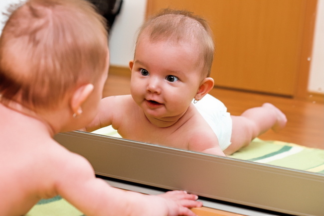 Let your baby look in the mirror to stimulate development