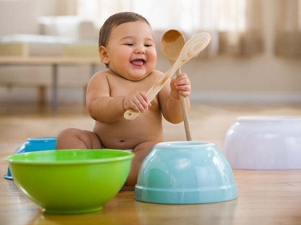 Should the baby eat solids in a self-directed method?