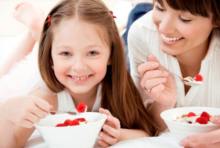 Nutrire correttamente lo yogurt per bambini