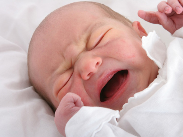 Let the baby cry and sleep by itself: Should or not?