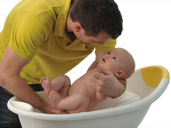 赤ちゃんの入浴：パパ、恐れることはありません！