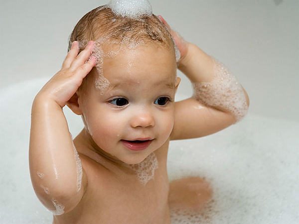 6 ways to bathe your baby more easily