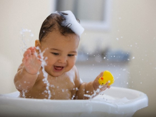 Wie man den Babystandard ohne Anpassung badet