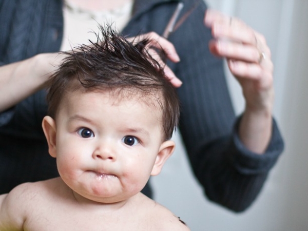Haarschnitte für Babys: Der richtige Zeitpunkt!