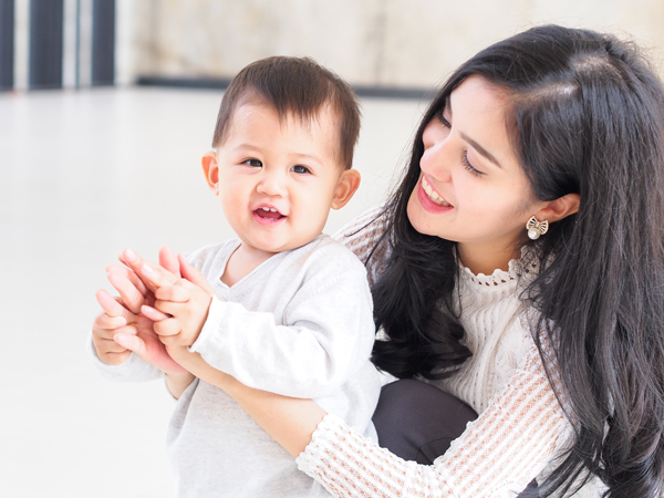 赤ちゃんに手話を教える：母親と赤ちゃんの利益！