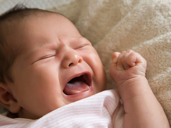 Les bébés sont souvent surpris - Quand faut-il sinquiéter?