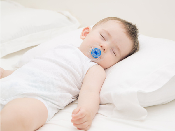Cuscini per neonati: articoli necessari o ridondanti?