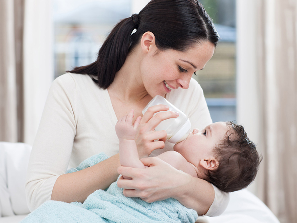 How to first aid a baby choke on breast milk can not be unknown