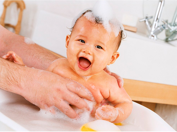 Les enfants qui ont le nez qui coule devraient se baigner tous les jours?