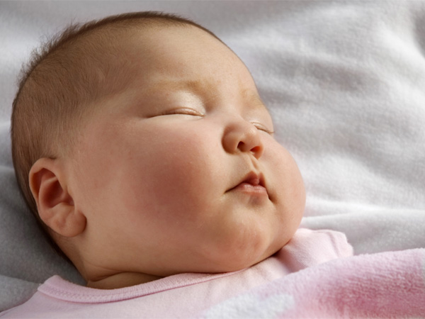 Babys mit Klumpen im Nacken: 5 Schritte zur Rettung des Babys