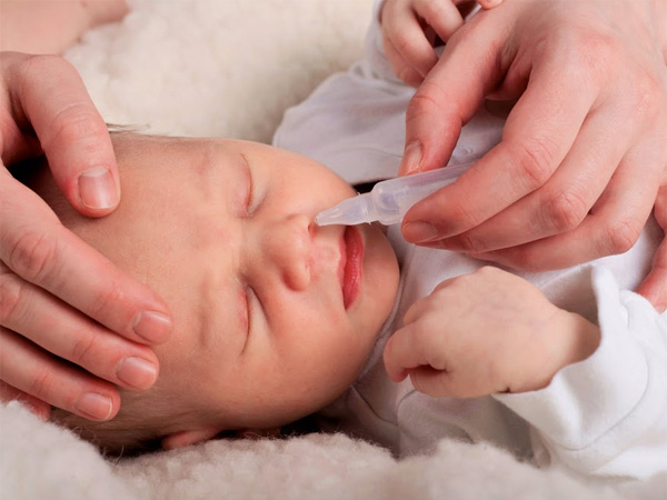 赤ちゃんと子供のための点鼻薬