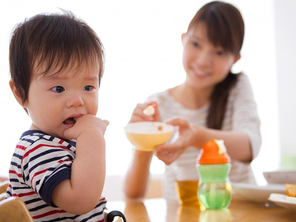 拒食症の子供は何をすべきか：お母さん、恐れないでください！