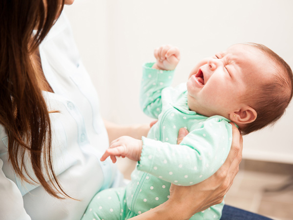 The 5-second method of soothing the baby to stop crying is incredibly fast