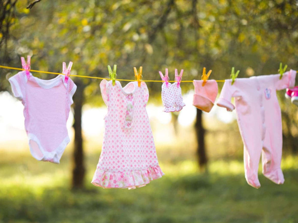 母親が洗濯の負担を軽減するのに役立つ「3標準」洗濯洗剤を選択してください