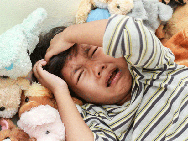 5 ways to calm your child when having a midnight nightmare