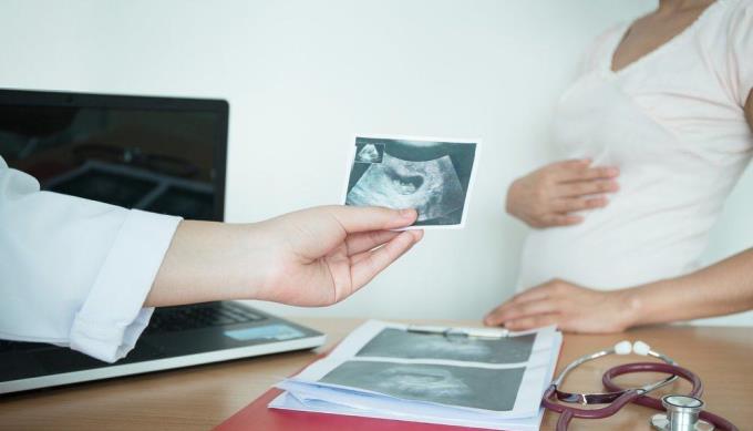 Přilnutí pupečníku k membránám: Těhotenské komplikace by se neměly brát na lehkou váhu