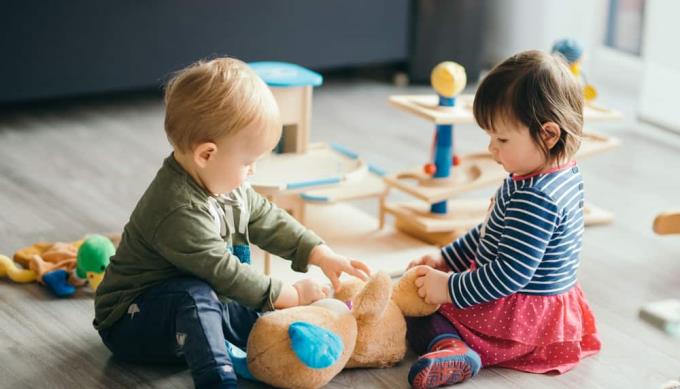 11 måneder gamle babyer: Udvikling og ernæring til babyer