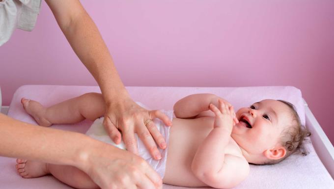 Dítě s plenkovou vyrážkou: Příznaky, které pomáhají maminkám snadno rozpoznat