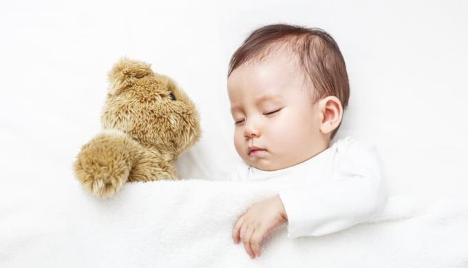 5 důvodů, proč miminka v noci špatně spí