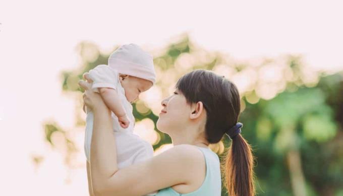 8 izkārnījumu pazīmes jaundzimušo autiņbiksītēs, kurām māmiņām vajadzētu pievērst uzmanību