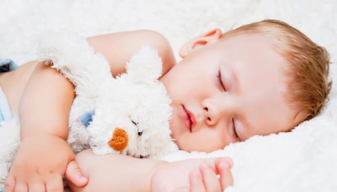 11 tipů na snížení horečky u dětí doma je jednoduchých a účinných