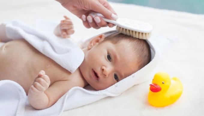 Novorozenci s vypadáváním vlasů: Viník a opatření pro děti